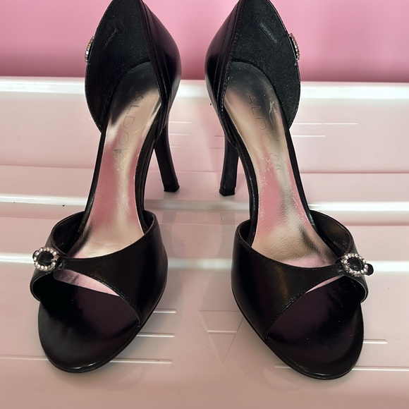 Black heels - Picture 2 of 3